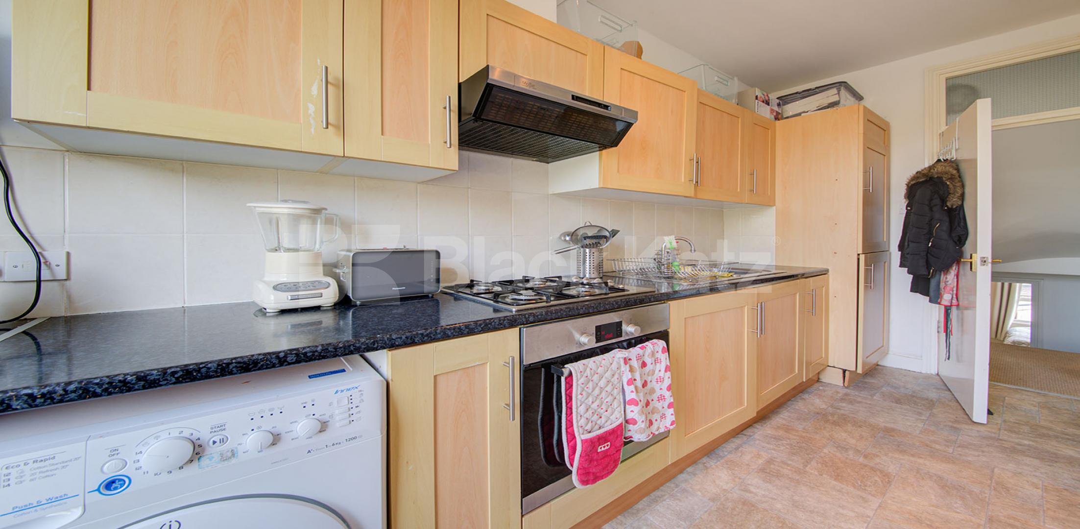 			INCULSIVE OF COUNCIL TAX & TV LICENSE, 3 Bedroom, 1 bath, 1 reception Flat			 Hanley Road *inc council tax and TV license*, FINSBURY PARK-STROUD GREEN